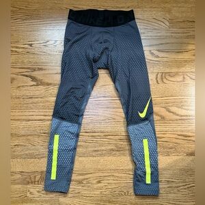 Nike Pro Hyperwarm Compression Running Tights size medium EUC